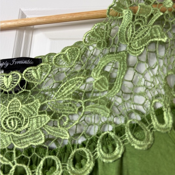 Simply Irresistible Vibrant Green Crochet Lace Trim Tank Top Size XL - Picture 3 of 10